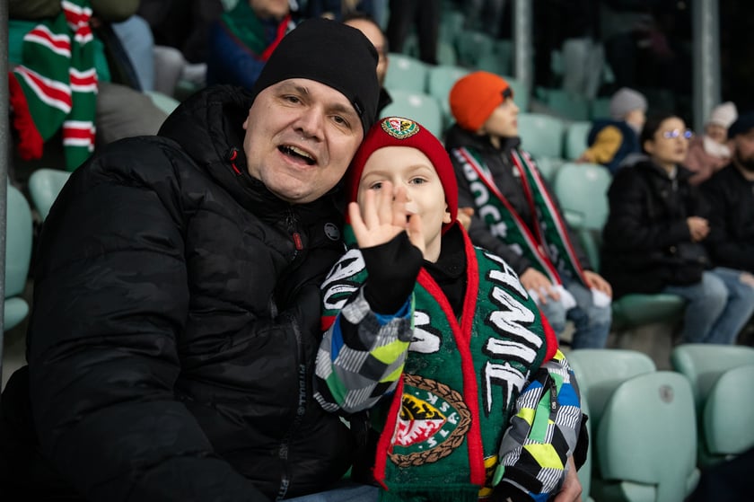 Kibice na meczu Śląska z Widzewem (2 marca 2024) na Tarczyński Arenie